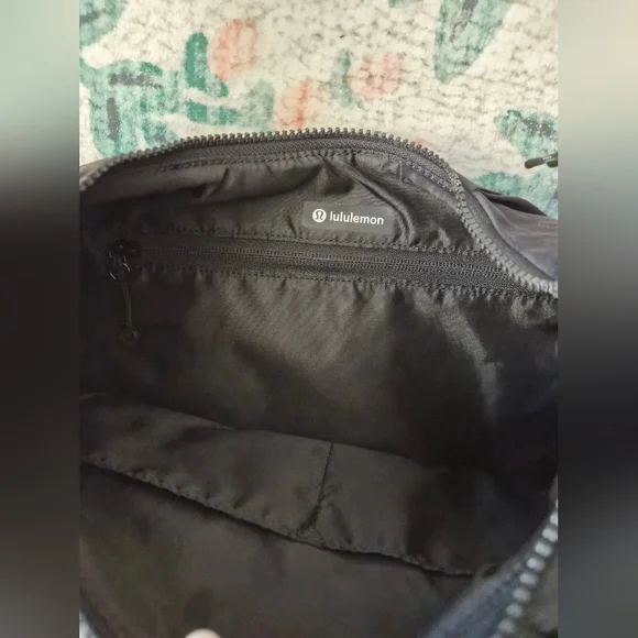 Lululemon Black Pleated Shoulder Bag 10L